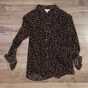 Time & Tru roll cuff button up blouse